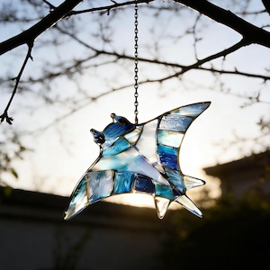 Handmade Vintage Blue Stingray Stained Glass Suncatcher – Ocean-Themed Home Accent Cozy Cute Window Hanging Gift for Living Rooms & Bedrooms